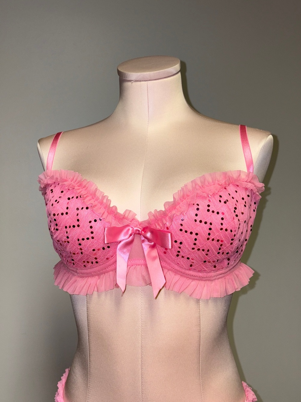 La SENZA Pink Sparkly Ruffle Lace Bra Set (36D/Medium) - Picture 10 of 11